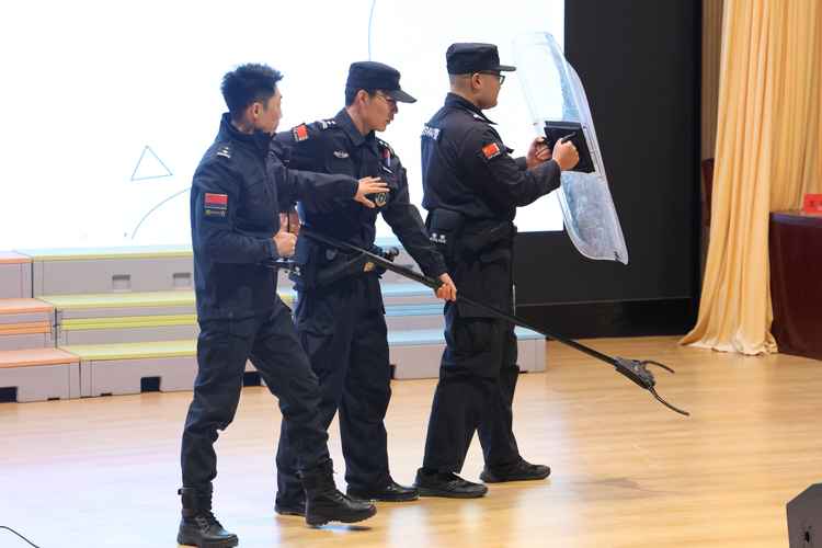 區教育局舉辦全區教育系統保安人員業務知識與技能培訓，筑牢校園安全防線